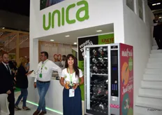 Stand de Unica, que presentó nuevos formatos de snacks para máquinas de vending.